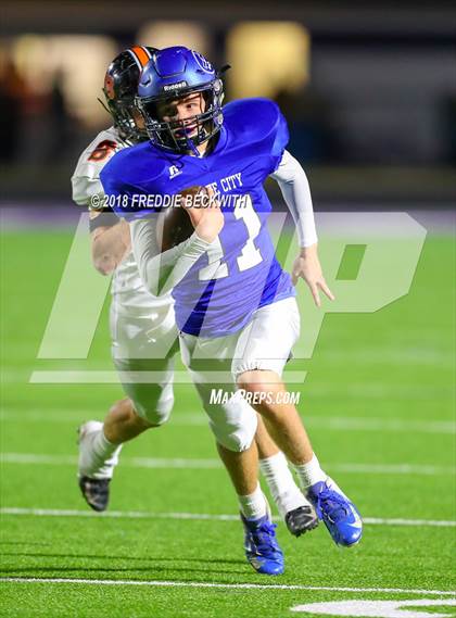 Thumbnail 3 in Wolfe City vs. Tom Bean (UIL 2A-1 Region II Bi-District Playoff) photogallery.