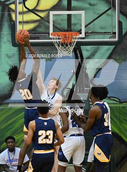 Thumbnail 1 in DME Academy vs. Dream City Christian National (Chick-Fil-A Classic) photogallery.