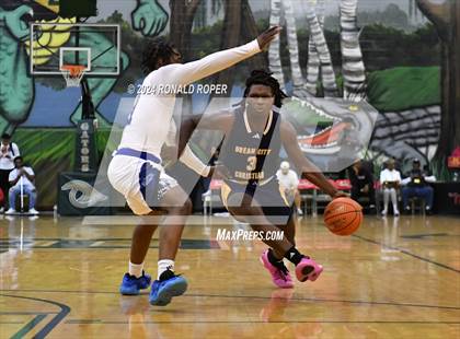 Thumbnail 1 in DME Academy vs. Dream City Christian National (Chick-Fil-A Classic) photogallery.