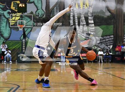 Thumbnail 2 in DME Academy vs. Dream City Christian National (Chick-Fil-A Classic) photogallery.