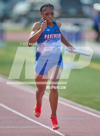 Thumbnail 3 in Panther Relays (4x200M) photogallery.