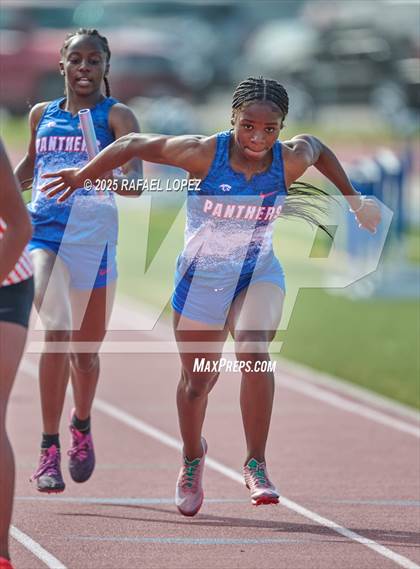 Thumbnail 3 in Panther Relays (4x200M) photogallery.