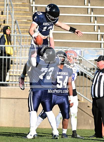 Thumbnail 1 in Bloomfield vs. Ansonia (CIAC Class S Final) photogallery.
