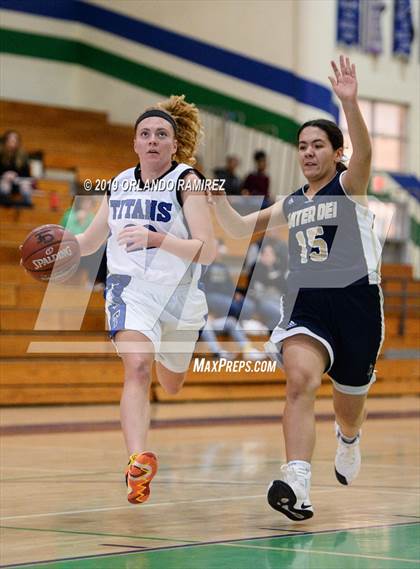 Thumbnail 1 in Mater Dei Catholic @ Eastlake photogallery.