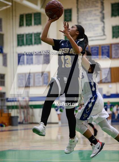 Thumbnail 2 in Mater Dei Catholic @ Eastlake photogallery.