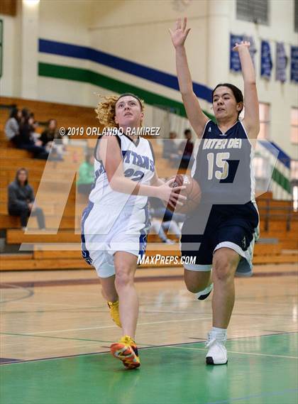 Thumbnail 2 in Mater Dei Catholic @ Eastlake photogallery.