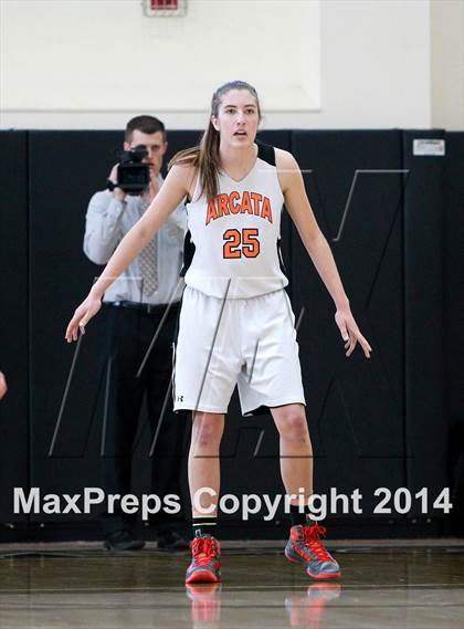 Thumbnail 1 in Justin-Siena vs. Arcata (CIF NorCal Regional D4 Final) photogallery.