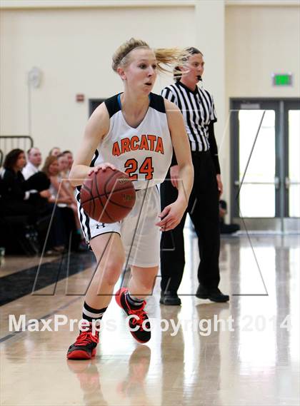 Thumbnail 1 in Justin-Siena vs. Arcata (CIF NorCal Regional D4 Final) photogallery.