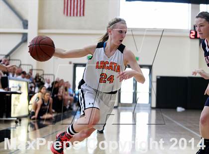 Thumbnail 2 in Justin-Siena vs. Arcata (CIF NorCal Regional D4 Final) photogallery.
