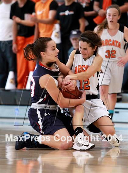Thumbnail 2 in Justin-Siena vs. Arcata (CIF NorCal Regional D4 Final) photogallery.