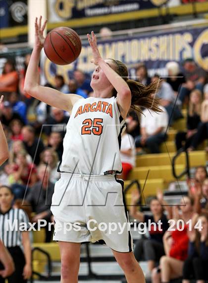 Thumbnail 1 in Justin-Siena vs. Arcata (CIF NorCal Regional D4 Final) photogallery.