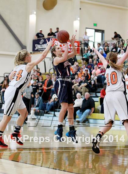 Thumbnail 1 in Justin-Siena vs. Arcata (CIF NorCal Regional D4 Final) photogallery.