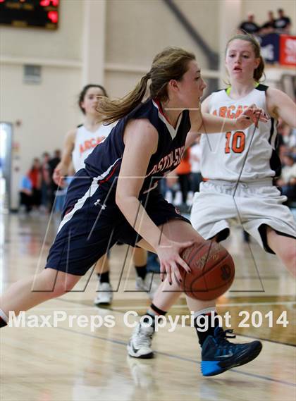 Thumbnail 3 in Justin-Siena vs. Arcata (CIF NorCal Regional D4 Final) photogallery.