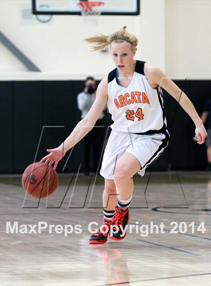 Thumbnail 1 in Justin-Siena vs. Arcata (CIF NorCal Regional D4 Final) photogallery.