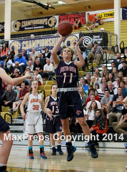 Thumbnail 1 in Justin-Siena vs. Arcata (CIF NorCal Regional D4 Final) photogallery.