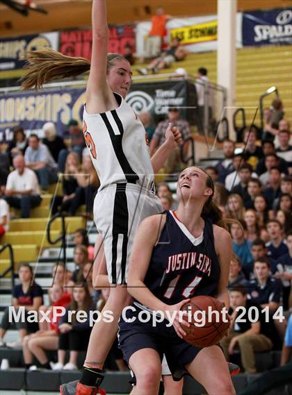 Thumbnail 2 in Justin-Siena vs. Arcata (CIF NorCal Regional D4 Final) photogallery.