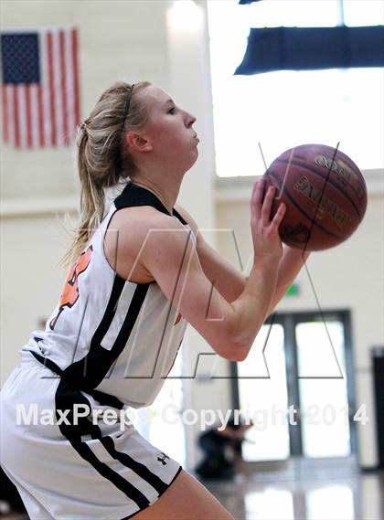 Thumbnail 1 in Justin-Siena vs. Arcata (CIF NorCal Regional D4 Final) photogallery.