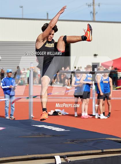 Thumbnail 2 in OSSAA 5A/6A - Owasso 2025 photogallery.