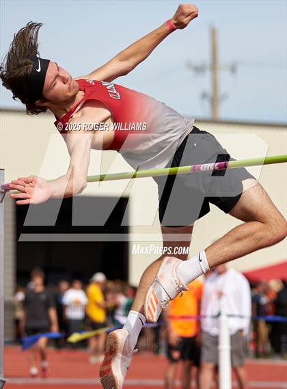 Thumbnail 2 in OSSAA 5A/6A - Owasso 2025 photogallery.