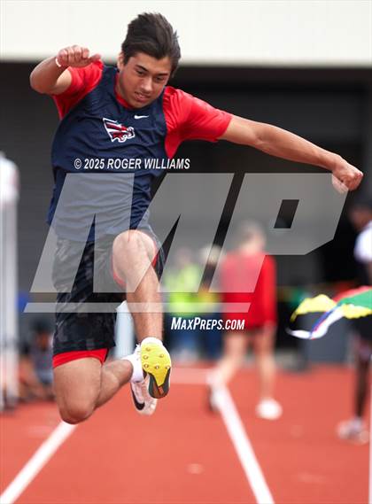 Thumbnail 1 in OSSAA 5A/6A - Owasso 2025 photogallery.