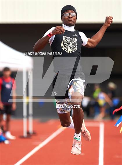 Thumbnail 1 in OSSAA 5A/6A - Owasso 2025 photogallery.