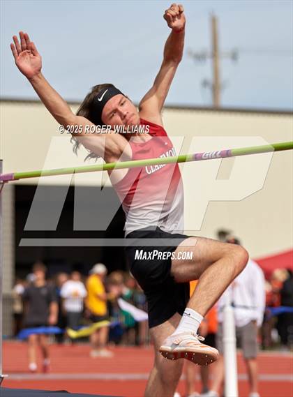 Thumbnail 3 in OSSAA 5A/6A - Owasso 2025 photogallery.