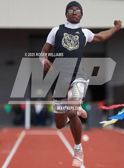 Thumbnail 2 in OSSAA 5A/6A - Owasso 2025 photogallery.