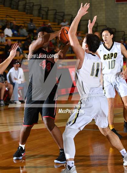 Thumbnail 1 in Capistrano Valley vs. Westchester (Nike Extravaganza) photogallery.