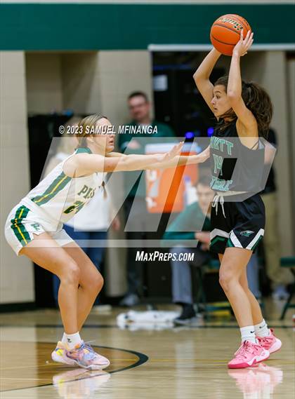 Thumbnail 3 in Skutt Catholic @ Pius X photogallery.