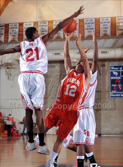 Thumbnail 2 in San Bernardino vs Huntington Park (MaxPreps Holiday Classic) photogallery.
