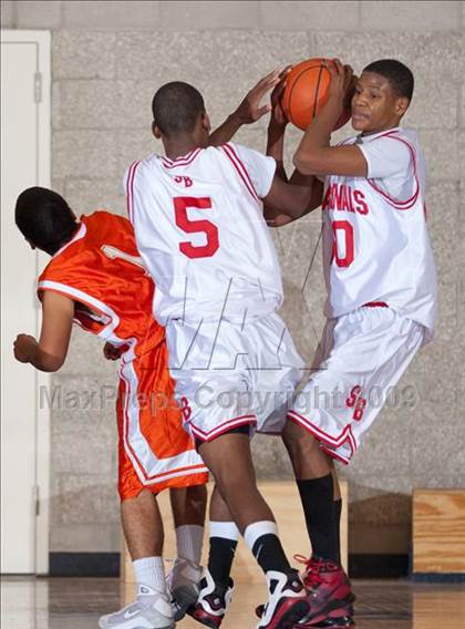 Thumbnail 3 in San Bernardino vs Huntington Park (MaxPreps Holiday Classic) photogallery.