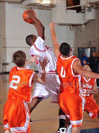 Thumbnail 1 in San Bernardino vs Huntington Park (MaxPreps Holiday Classic) photogallery.