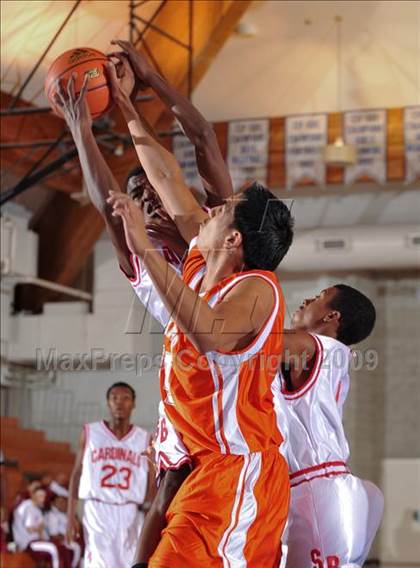 Thumbnail 2 in San Bernardino vs Huntington Park (MaxPreps Holiday Classic) photogallery.