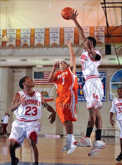 Thumbnail 2 in San Bernardino vs Huntington Park (MaxPreps Holiday Classic) photogallery.