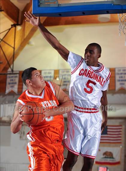 Thumbnail 2 in San Bernardino vs Huntington Park (MaxPreps Holiday Classic) photogallery.