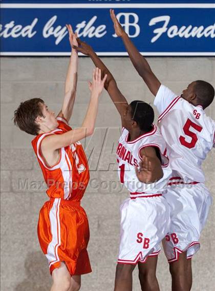 Thumbnail 2 in San Bernardino vs Huntington Park (MaxPreps Holiday Classic) photogallery.