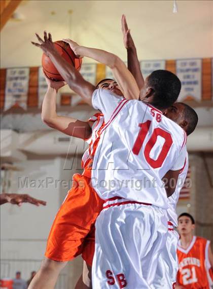 Thumbnail 1 in San Bernardino vs Huntington Park (MaxPreps Holiday Classic) photogallery.