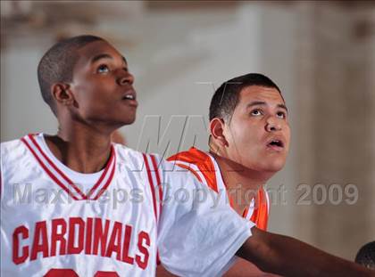 Thumbnail 2 in San Bernardino vs Huntington Park (MaxPreps Holiday Classic) photogallery.