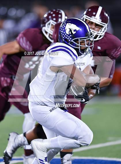 Thumbnail 2 in Angleton vs Highlands (Class 5A Div I Bidistrict) photogallery.