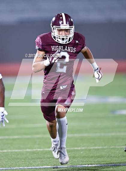 Thumbnail 2 in Angleton vs Highlands (Class 5A Div I Bidistrict) photogallery.