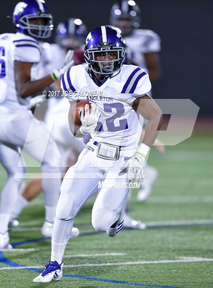 Thumbnail 2 in Angleton vs Highlands (Class 5A Div I Bidistrict) photogallery.