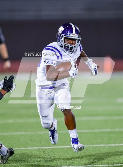 Thumbnail 2 in Angleton vs Highlands (Class 5A Div I Bidistrict) photogallery.