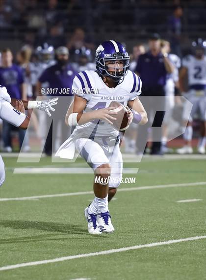 Thumbnail 1 in Angleton vs Highlands (Class 5A Div I Bidistrict) photogallery.
