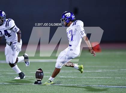 Thumbnail 3 in Angleton vs Highlands (Class 5A Div I Bidistrict) photogallery.