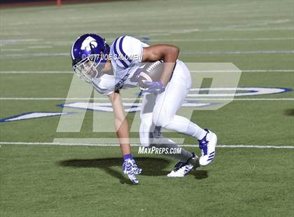 Thumbnail 3 in Angleton vs Highlands (Class 5A Div I Bidistrict) photogallery.