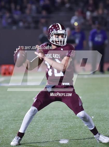 Thumbnail 2 in Angleton vs Highlands (Class 5A Div I Bidistrict) photogallery.