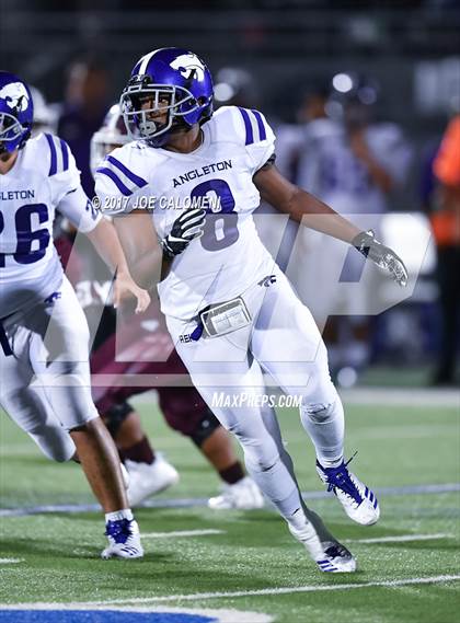 Thumbnail 2 in Angleton vs Highlands (Class 5A Div I Bidistrict) photogallery.