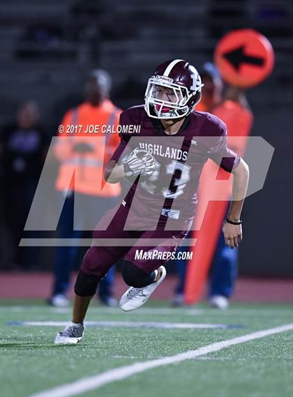 Thumbnail 3 in Angleton vs Highlands (Class 5A Div I Bidistrict) photogallery.