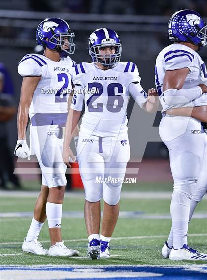 Thumbnail 2 in Angleton vs Highlands (Class 5A Div I Bidistrict) photogallery.