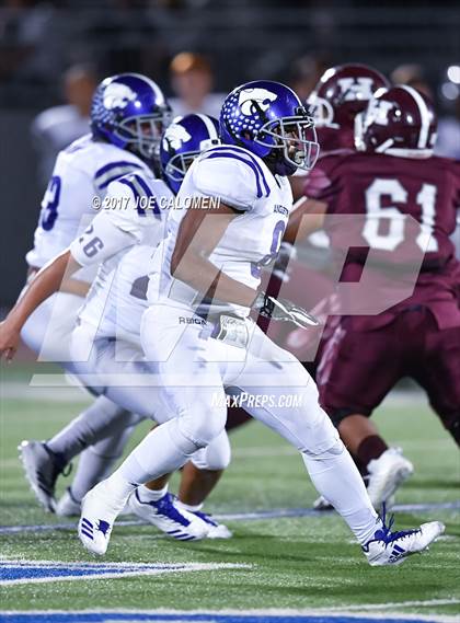Thumbnail 2 in Angleton vs Highlands (Class 5A Div I Bidistrict) photogallery.